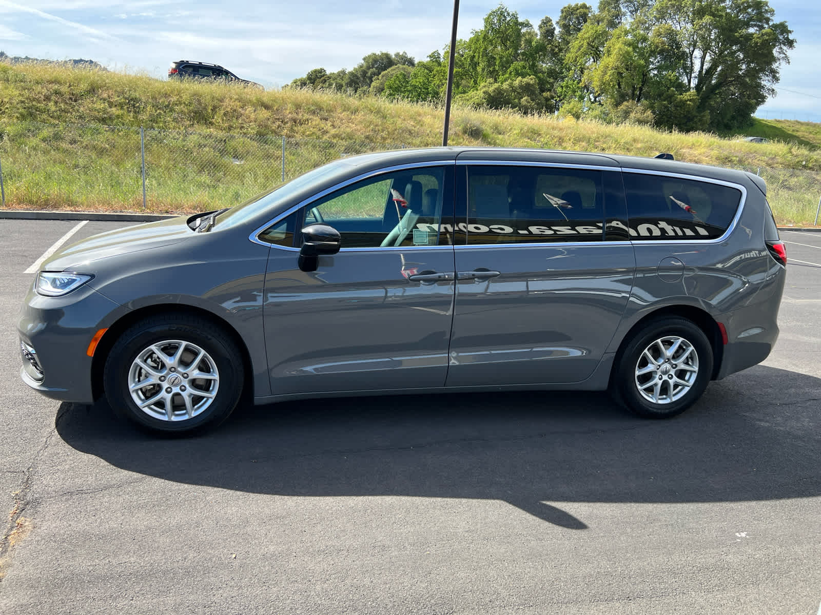 2025 Chrysler Pacifica Select