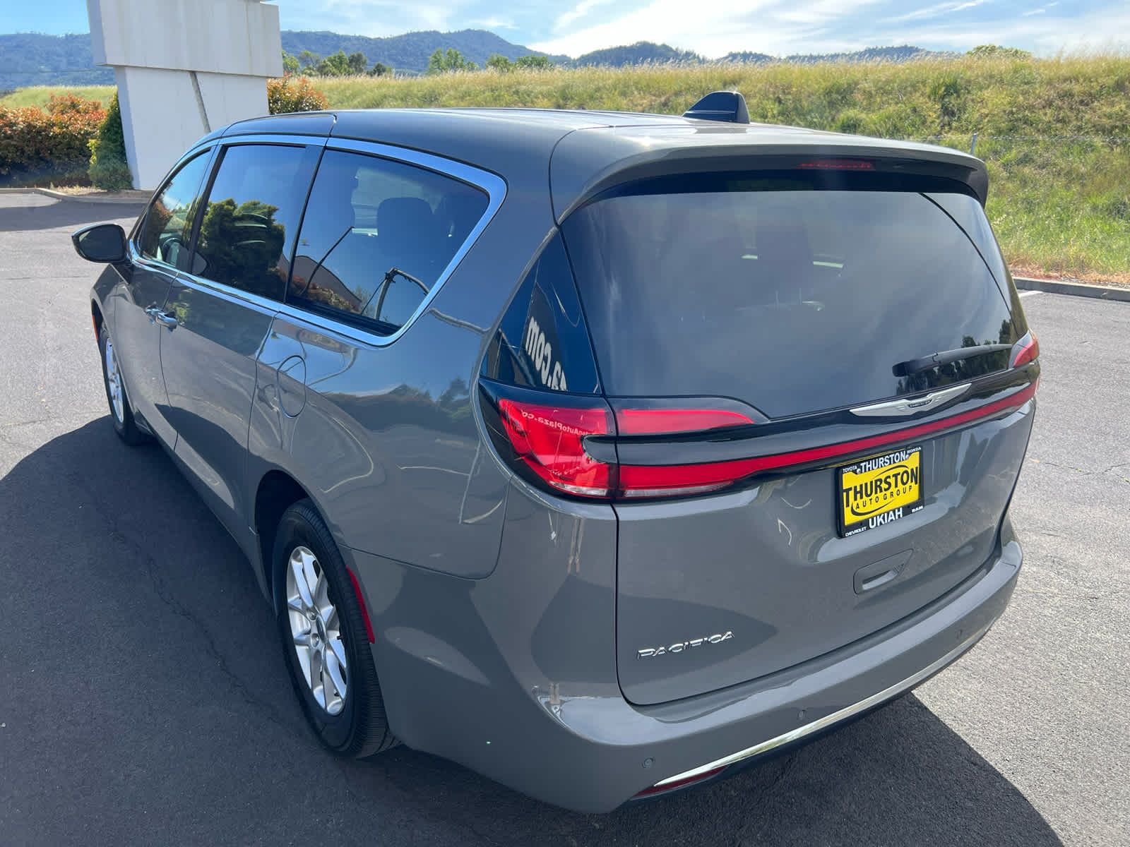 2025 Chrysler Pacifica Select