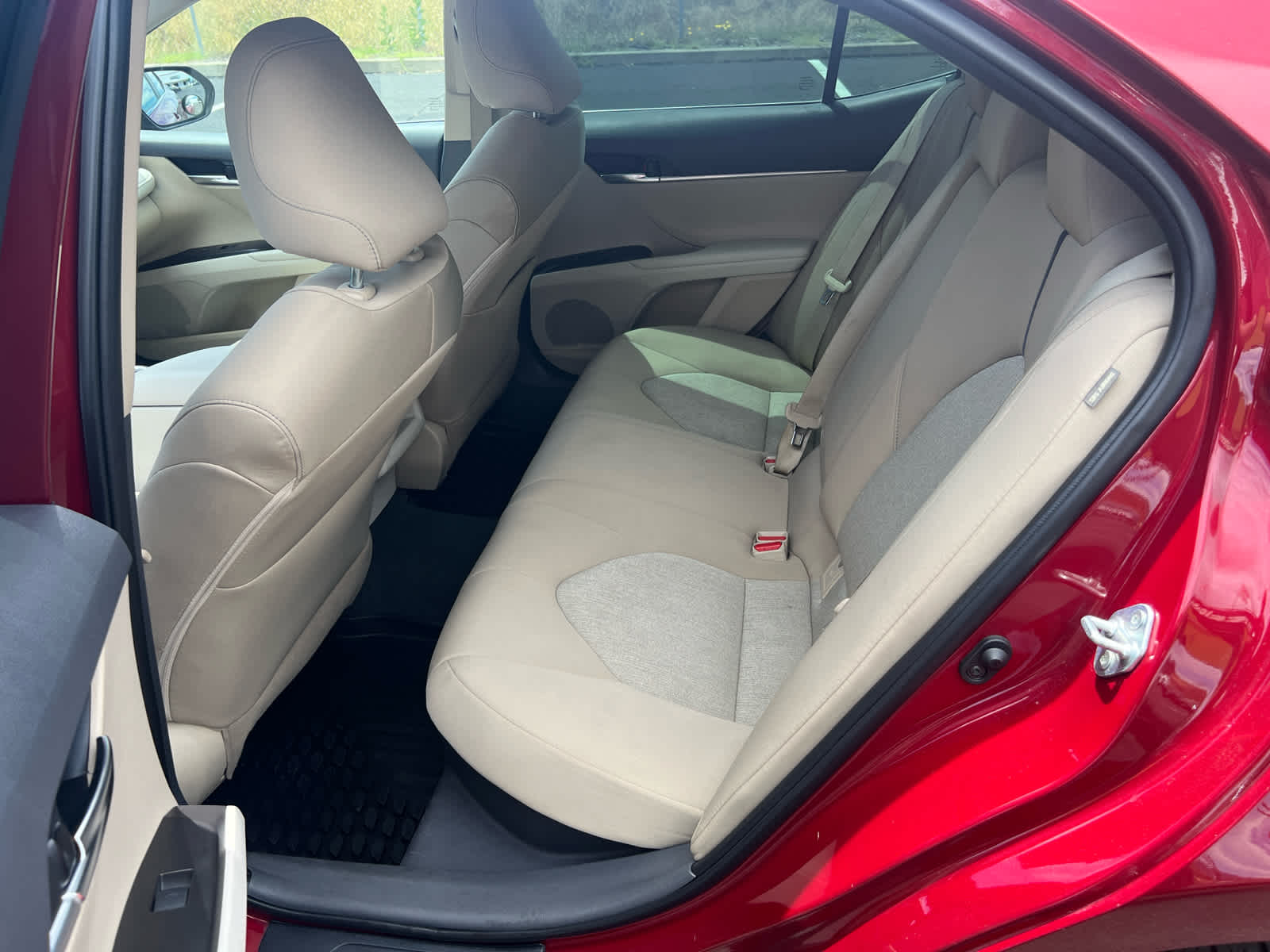 2022 Toyota Camry Hybrid LE