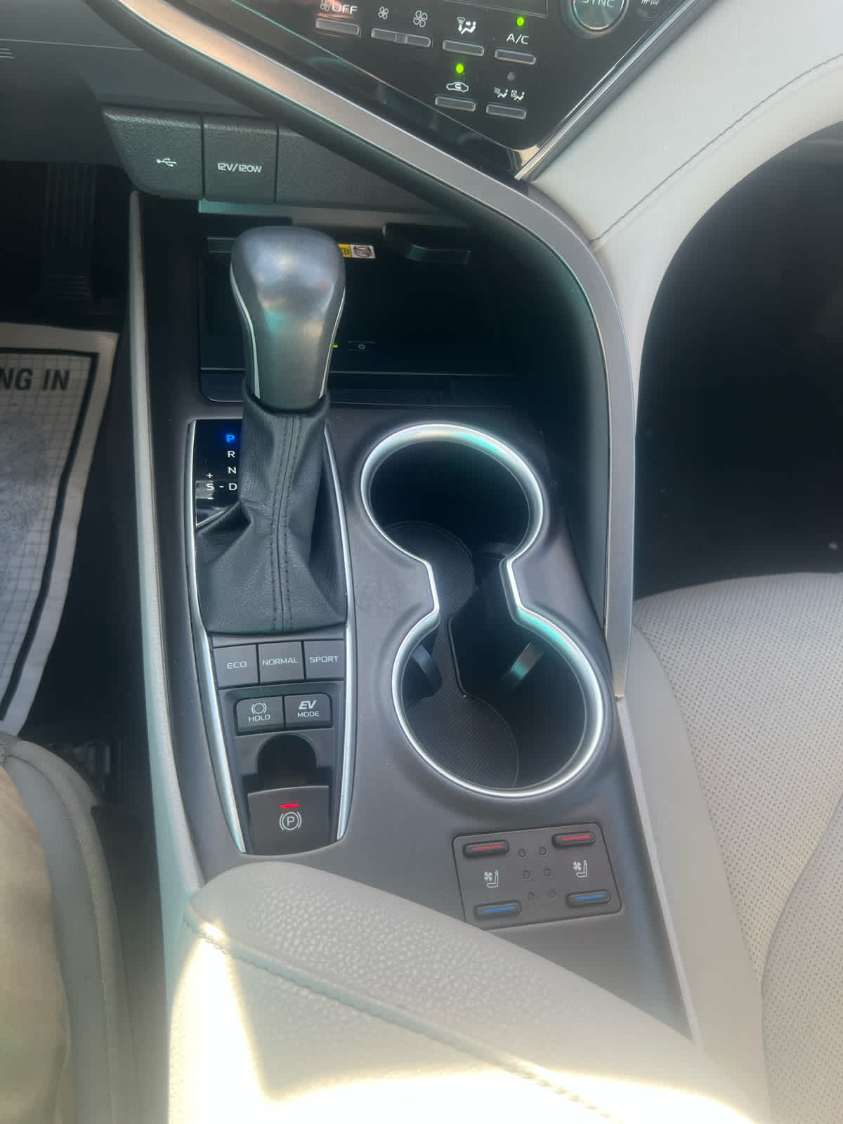 2023 Toyota Camry Hybrid XLE