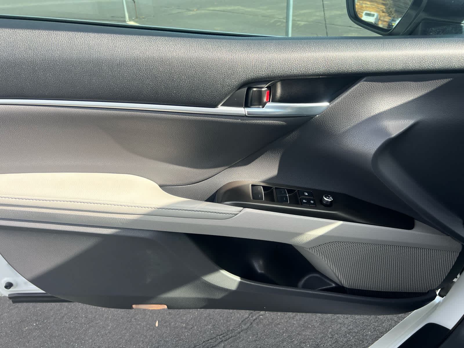 2023 Toyota Camry Hybrid XLE