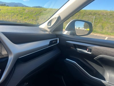 2021 Toyota Highlander Hybrid Platinum