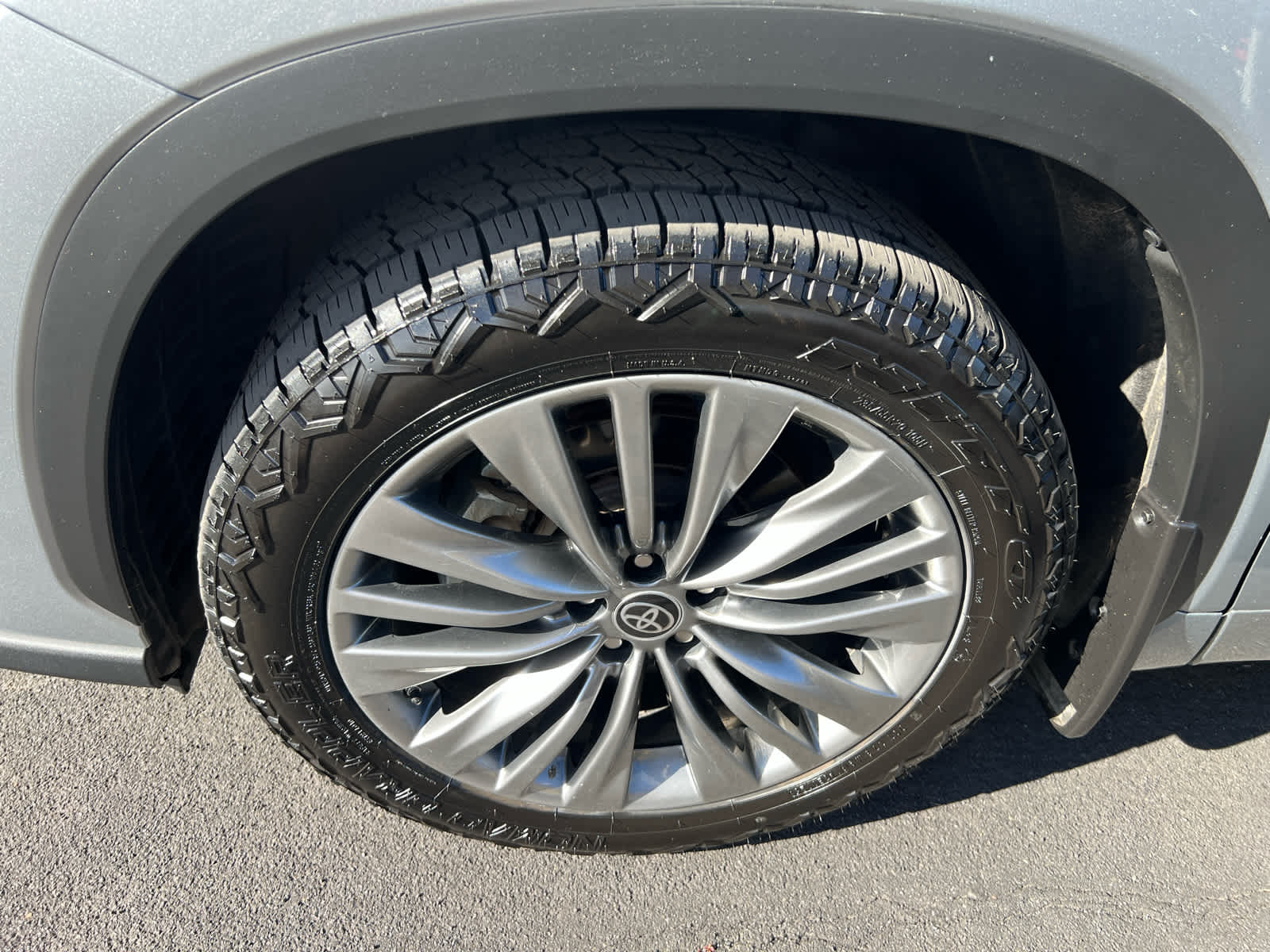 2021 Toyota Highlander Hybrid Platinum