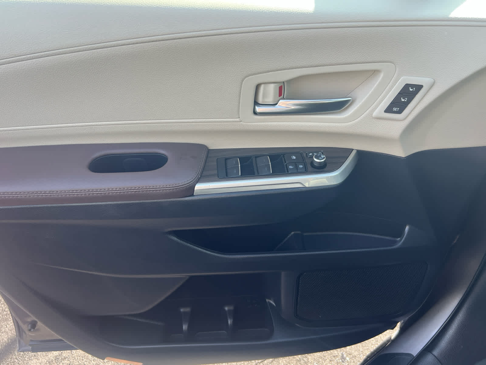 2023 Toyota Sienna Platinum