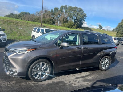 2023 Toyota Sienna Platinum