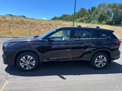 2022 Toyota Highlander Hybrid XLE