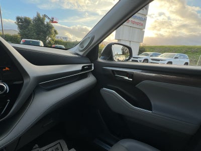 2022 Toyota Highlander Hybrid Limited