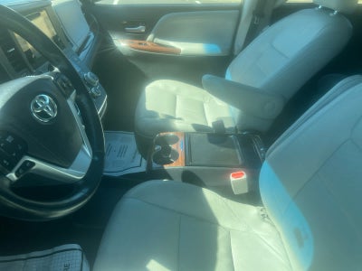 2017 Toyota Sienna XLE Auto Access Seat