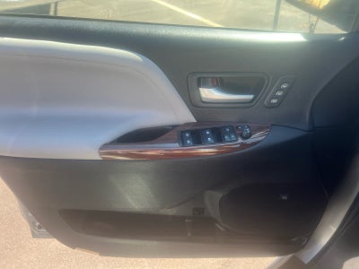 2017 Toyota Sienna XLE Auto Access Seat