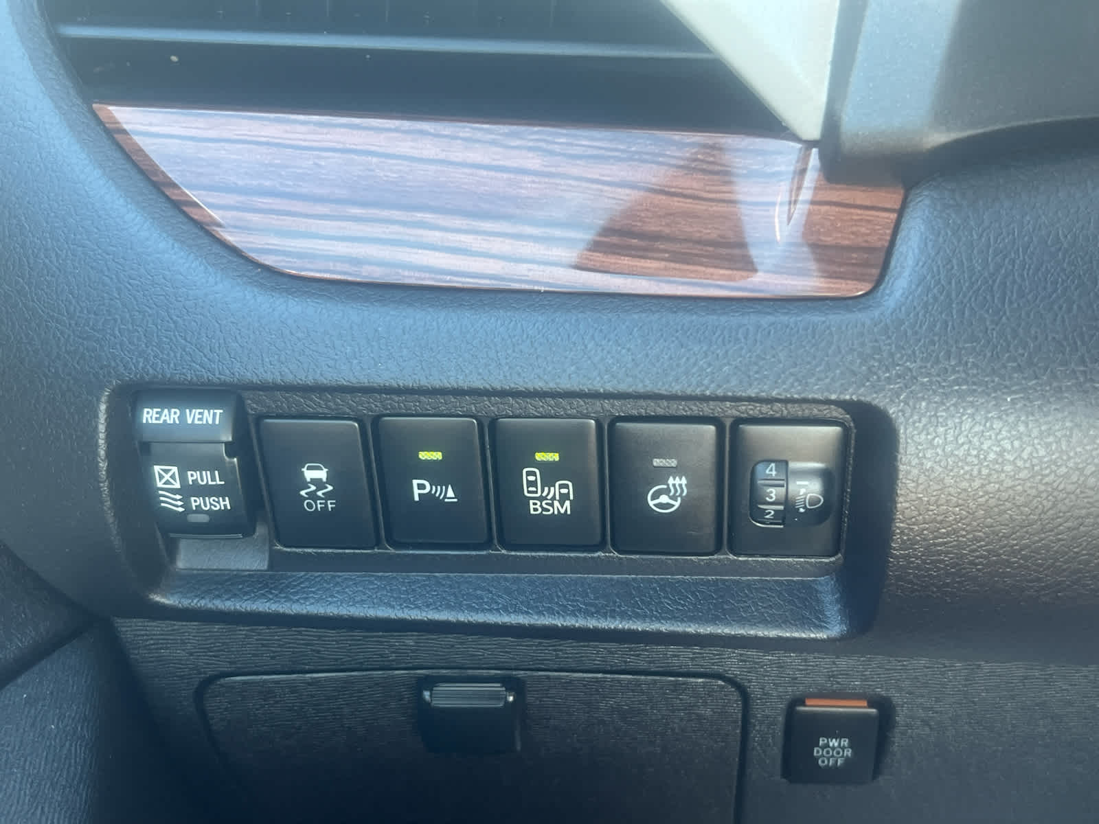 2017 Toyota Sienna XLE Auto Access Seat