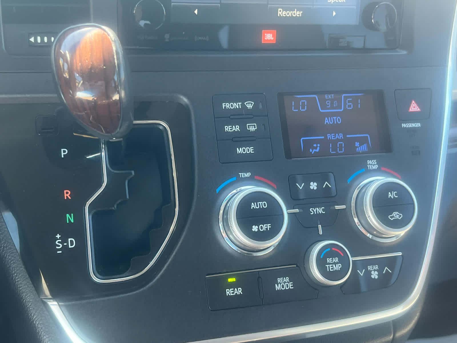 2017 Toyota Sienna XLE Auto Access Seat