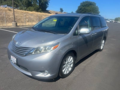 2017 Toyota Sienna XLE Auto Access Seat