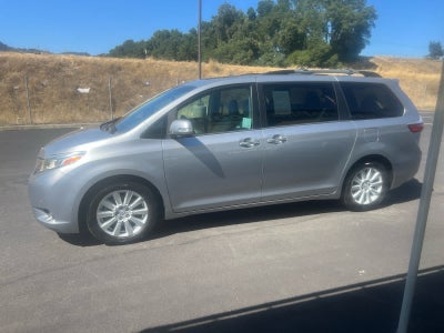 2017 Toyota Sienna XLE Auto Access Seat