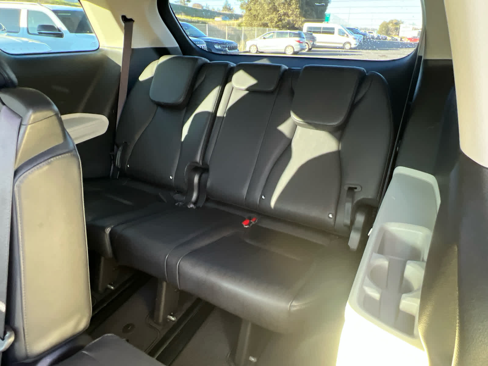 2023 Kia Carnival LX