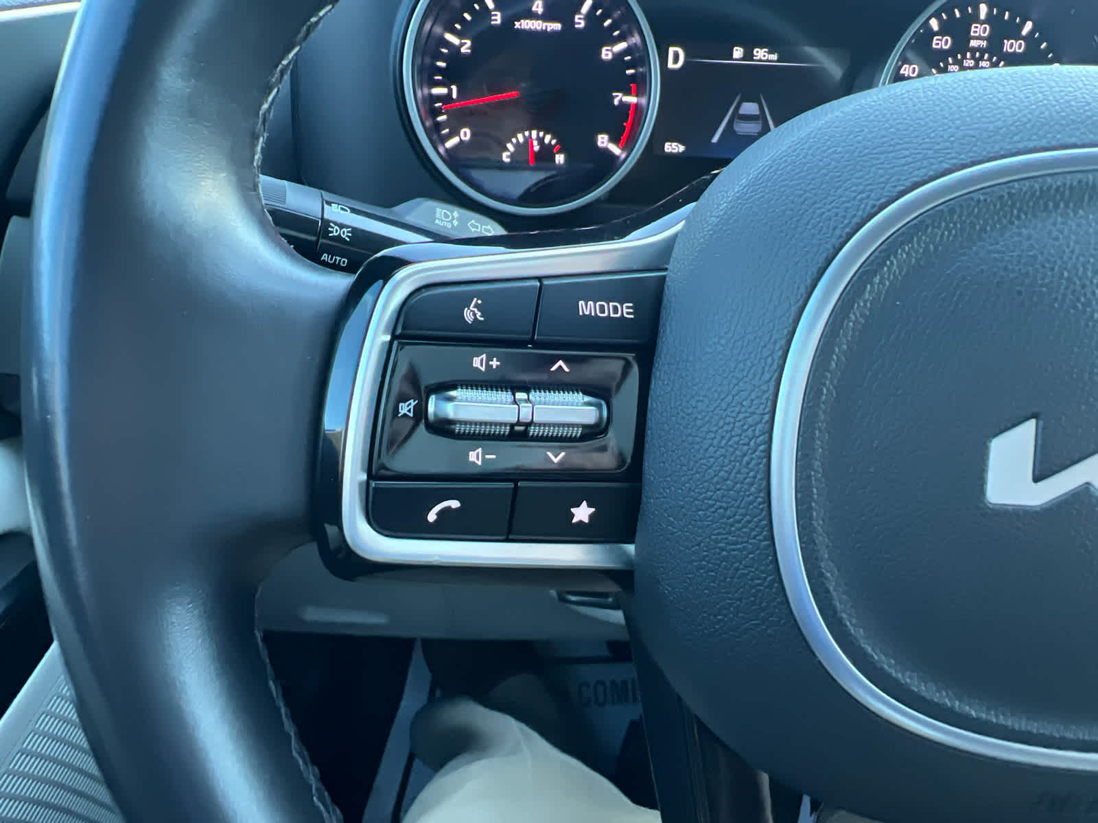 2023 Kia Carnival LX