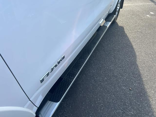 2021 RAM 1500 Laramie 4x4 Crew Cab 5'7" Box