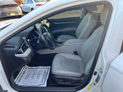 2022 Toyota Camry SE Auto (SE)