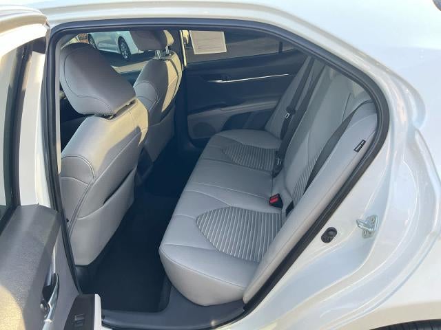 2022 Toyota Camry SE Auto (SE)