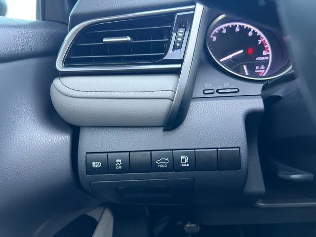 2022 Toyota Camry SE Auto (SE)