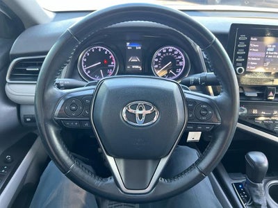 2022 Toyota Camry SE Auto (SE)