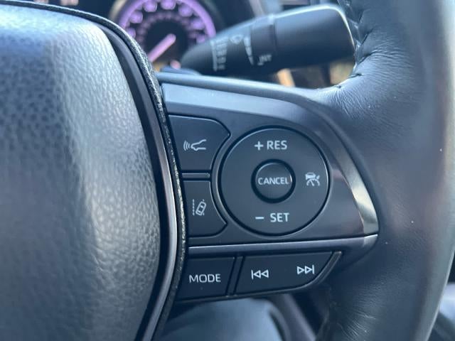 2022 Toyota Camry SE Auto (SE)