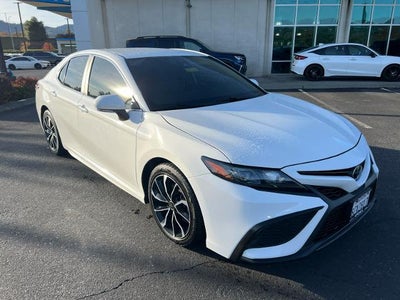 2022 Toyota Camry SE Auto (SE)