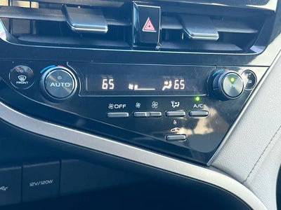 2022 Toyota Camry SE Auto (SE)