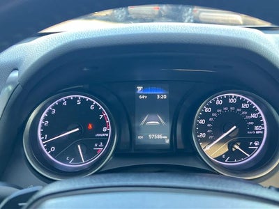 2022 Toyota Camry SE Auto (SE)