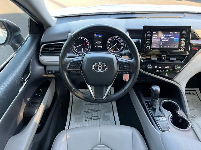 2022 Toyota Camry SE Auto (SE)