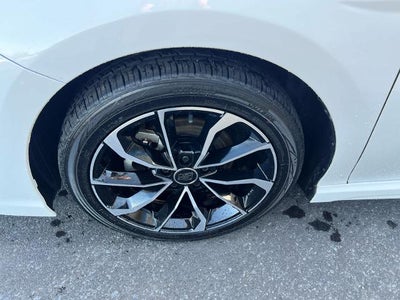 2022 Toyota Camry SE Auto (SE)