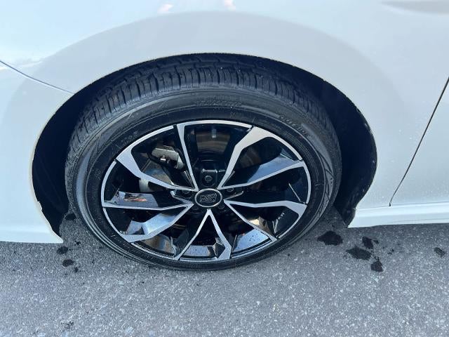 2022 Toyota Camry SE Auto (SE)