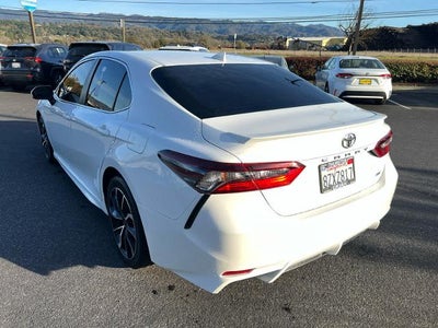 2022 Toyota Camry SE Auto (SE)