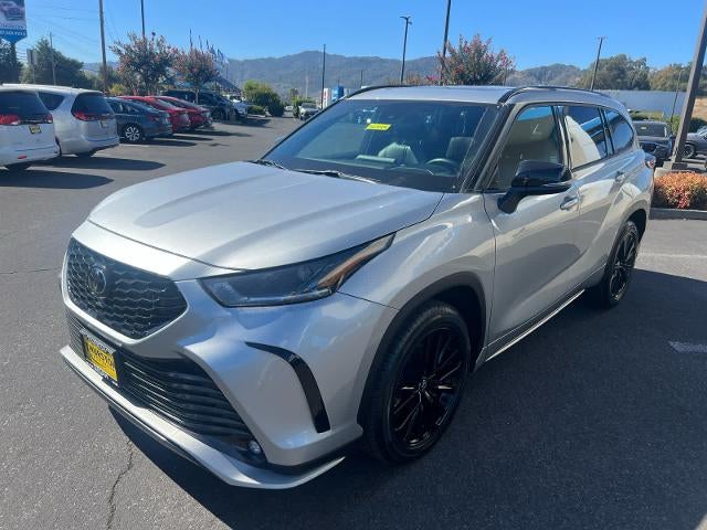 2025 Toyota Highlander XSE AWD (Natl)