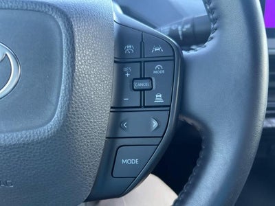 2023 Toyota Prius LE (Natl)