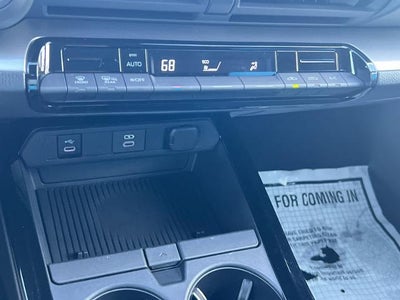 2023 Toyota Prius LE (Natl)