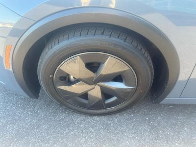 2023 Toyota Prius LE (Natl)