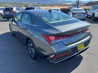 2025 Hyundai ELANTRA SEL Convenience IVT