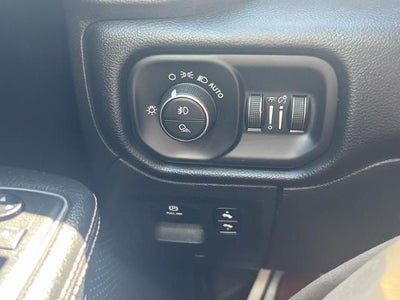 2019 RAM 1500 Laramie 4x4 Crew Cab 5'7" Box