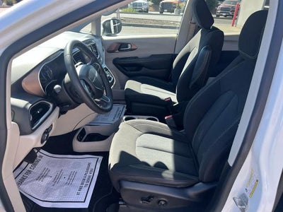 2023 Chrysler Voyager LX FWD