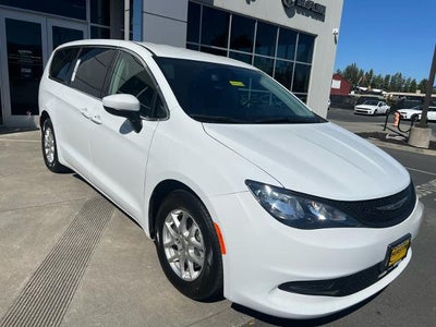 2023 Chrysler Voyager LX FWD