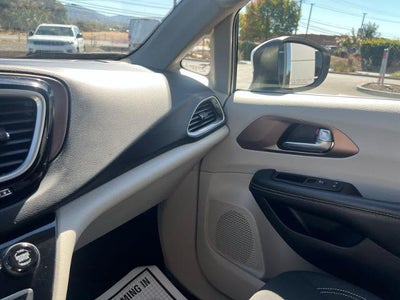 2023 Chrysler Voyager LX FWD