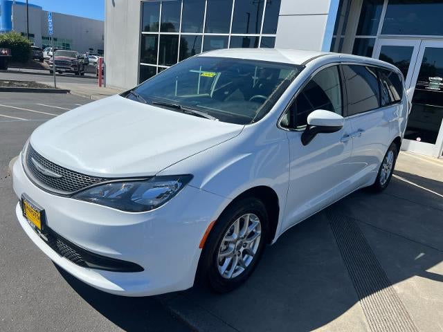 2023 Chrysler Voyager LX FWD