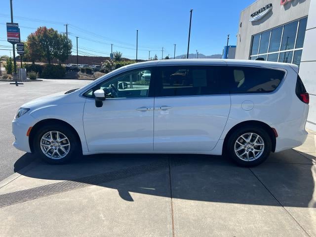 2023 Chrysler Voyager LX FWD
