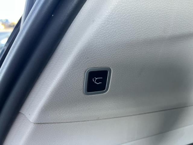 2023 Chrysler Voyager LX FWD