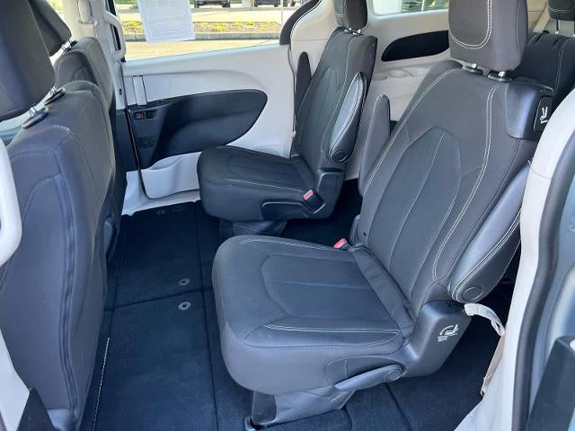 2023 Chrysler Voyager LX FWD