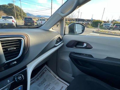 2023 Chrysler Voyager LX FWD