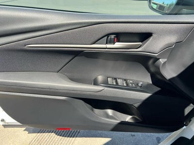 2025 Toyota Camry LE (SE)