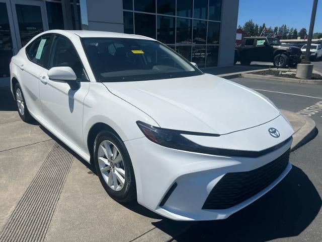 2025 Toyota Camry LE (SE)
