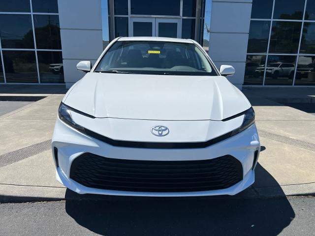 2025 Toyota Camry LE (SE)