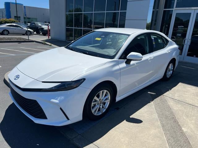2025 Toyota Camry LE (SE)